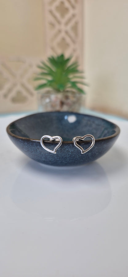 Heart outline stud