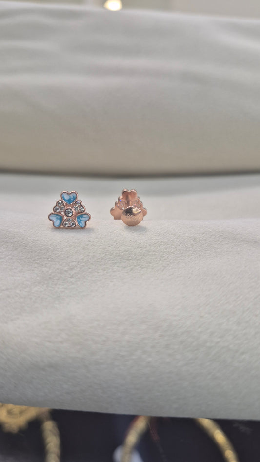 6 Petal stud