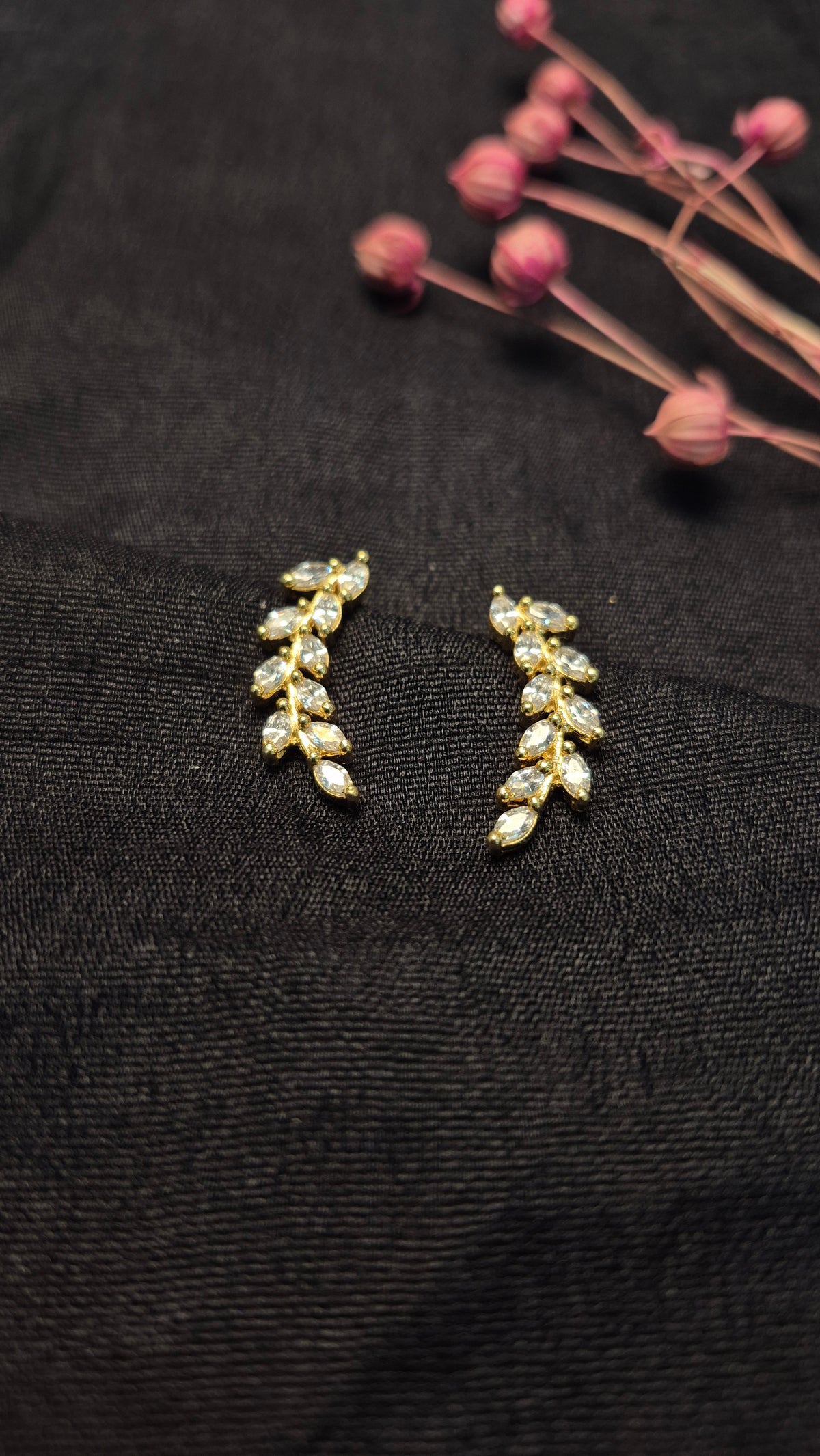 White leaves Ear Climber