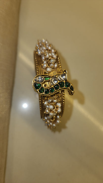 Contemporary pearl and kundan bangle